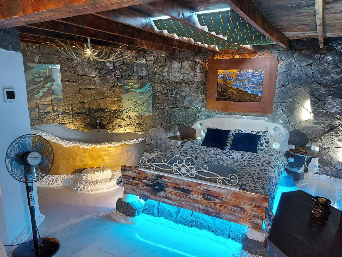Conil Aloelux Villa ! - Private Villa With Jacuzzi, Cinema ,Massage ,Wonderful View, Art Desing Villa מראה חיצוני תמונה